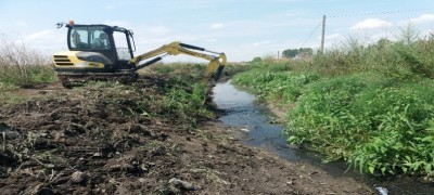 Чистење на одводен канал во близина с.Меџитлија-Општина Битола 